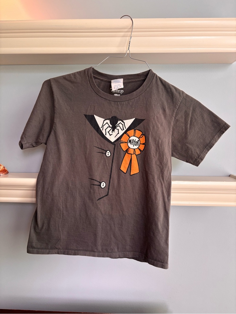 Disney Gray 'Mayor' Ribbon Graphic Short Sleeve Tee